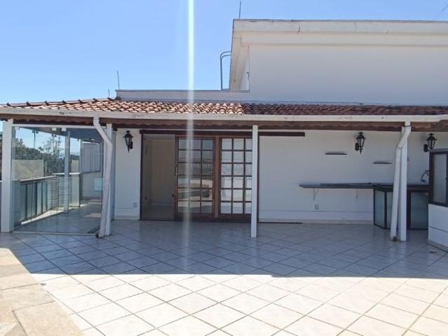 Cobertura para alugar com 3 quartos e 204 m² por R$ 10.000/mês