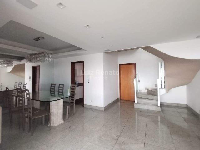 Cobertura para aluguel, 4 quartos, 245m² de área no Colégio Batista