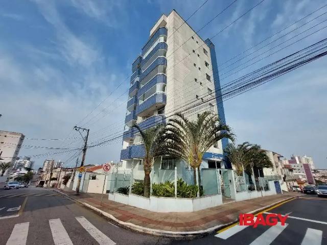 Cobertura para Locação em São José/SC Barreiros 2 Quartos