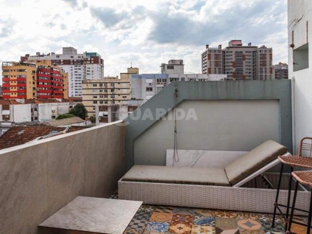 Cobertura triplex com 2 suítes na Cidade Baixa!