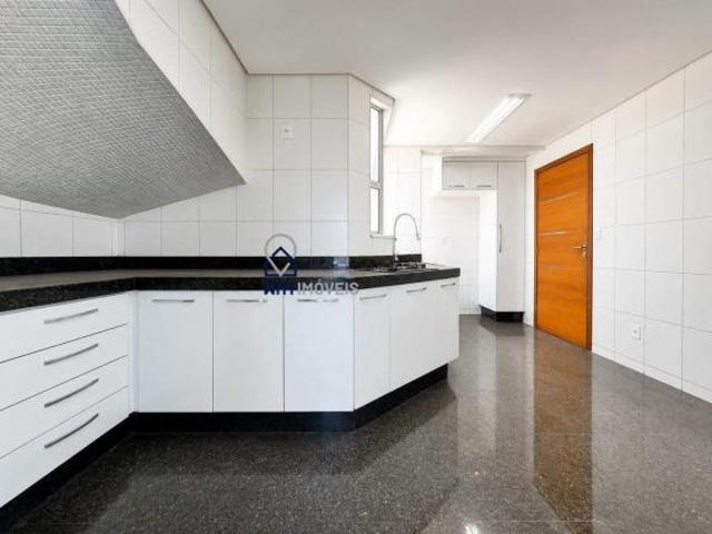 Cobertura Triplex com aproximadamente 252m² à venda – 4 quartos, sendo 1 suíte e 4 vagas – União