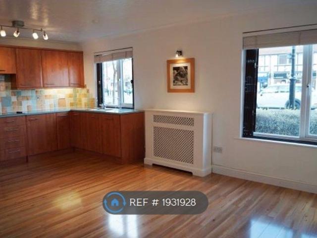 Cobham Gate, Cobham KT11, 1 bed flat to rent, £1,450 pcm | PrimeLocation