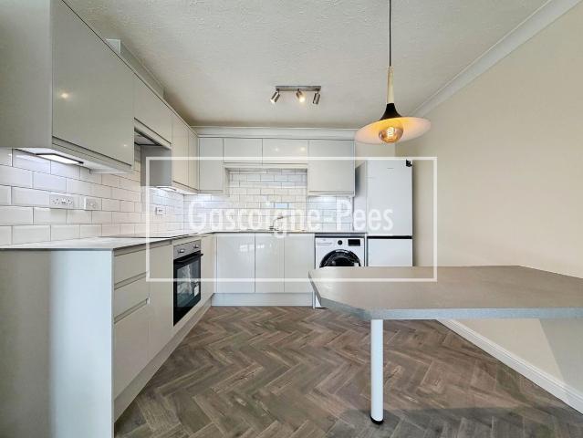 Cobham Gate, Cobham KT11, 1 bed flat to rent, £1,450 pcm | PrimeLocation