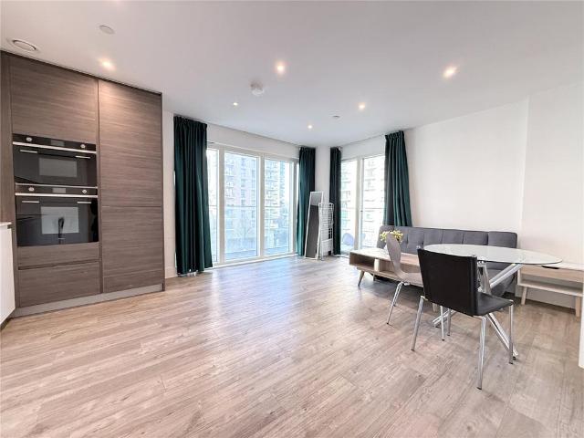 Cobham House,10 Pegler Square. 2 bed apartment to rent £2,300 pcm £531 pw