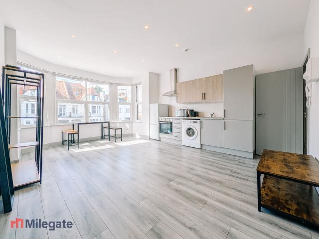 Cobham Road, Westcliff On Sea SS0, 1 bed flat to rent, £990 pcm | PrimeLocation