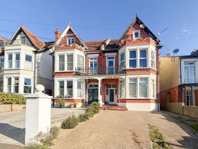 Cobham Road, Westcliff On Sea SS0, 2 bed maisonette to rent, £1,200 pcm | PrimeLocation