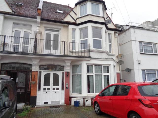 Cobham Road, Westcliff On Sea 2 bed flat to rent £1,300 pcm £300 pw