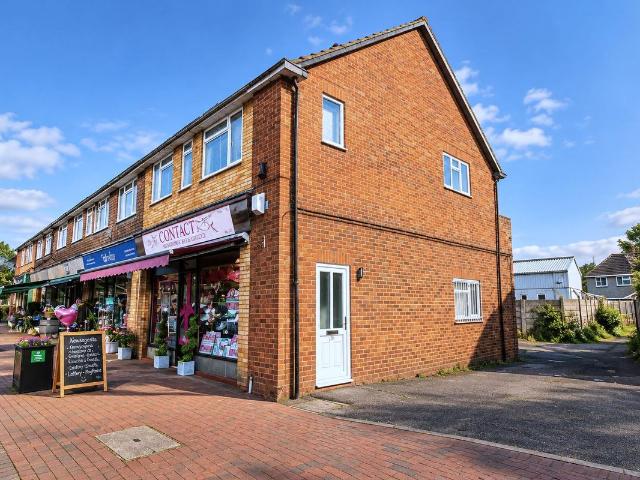 Cobham Road, Fetcham KT22, 2 bed flat to rent, £1,400 pcm | PrimeLocation