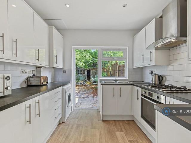 Cobham Road, London, N22 4 bed terraced house to rent £2,675 pcm £617 pw