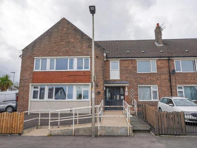 Cobmoor Avenue, Billinge, Wigan, WN5 7EQ 1 bed flat to rent £650 pcm £150 pw