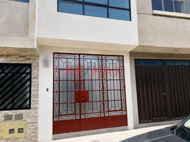 Cochera Techada De 22.60 M² Frente A Parque En Los Olivos | S/ 300