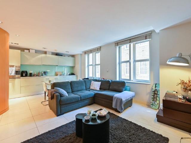 Cock Lane, Farringdon, London, EC1A 2 bed flat to rent £5,500 pcm £1,269 pw
