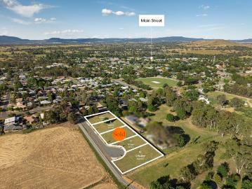Cockatoo Court Quiet Country Living In Town