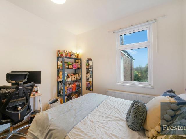 Cockfosters, London EN4, 5 bed detached house to rent, £5,950 pcm | PrimeLocation