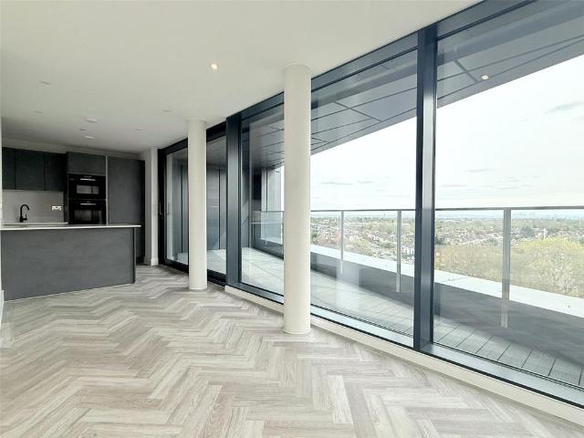 Cockfosters Road, Barnet, EN4 2 bed penthouse to rent £3,500 pcm £808 pw