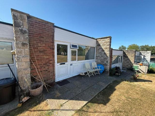 Cockleton Lane, Gurnard Pines 2 bed semi detached bungalow to rent £780 pcm £180 pw