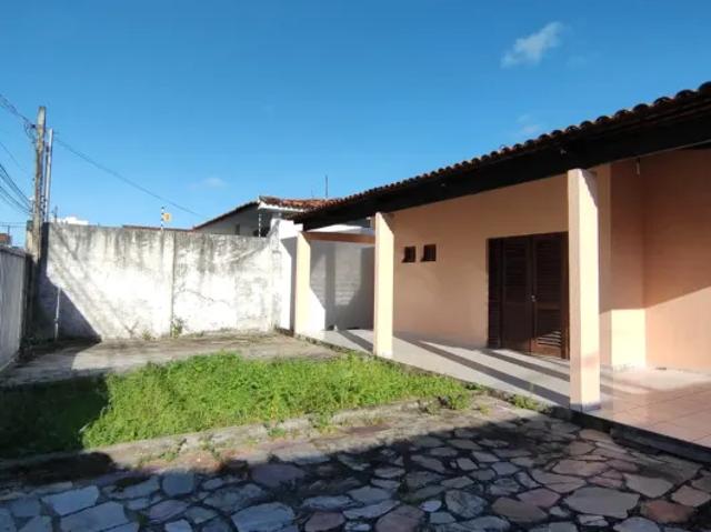 Cod: CJE66 Casa com 130m2, 03 quartos sendo 02 suítes, Terreno 13x30 Tambauzinho