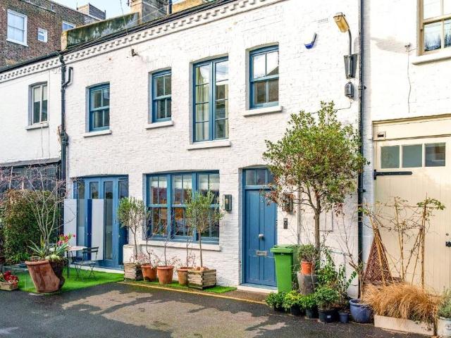 Codrington Mews, London, W11 3 bed terraced house to rent £15,167 pcm £3,500 pw