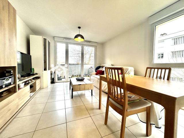 Coeur de Pessac, appartement lumineux de 61m2, 2 chambres, balcon et 2 places de parking en sous sol