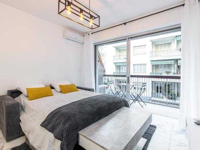 COEUR LIBERATION STUDIO MEUBLE + BALCON + CLIMATISATION