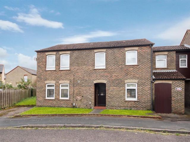 Coggeshall Close, Cambridge CB5, 2 bed maisonette to rent, £1,350 pcm | PrimeLocation