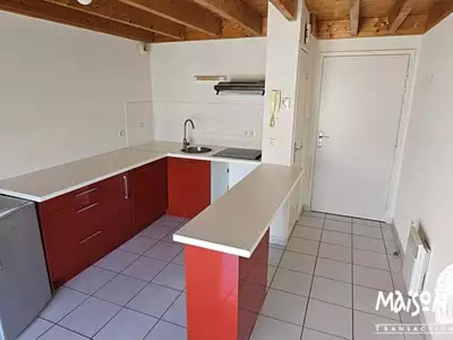 Cognac 16100 Location appartement 2 pièces t2 au dernier étage