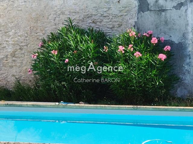 COGNAC – Maison de 175 m² | 4 chambres | Piscine | Garage |. 175m² Cognac