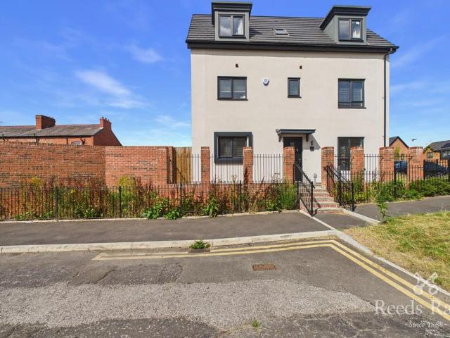 Cohen Avenue, Manchester M34 4 bed detached house to rent £1,900 pcm £438 pw