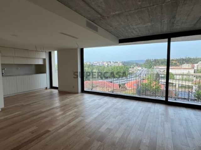 Apartamento T3 em Coimbra com estacionamento e vista rio