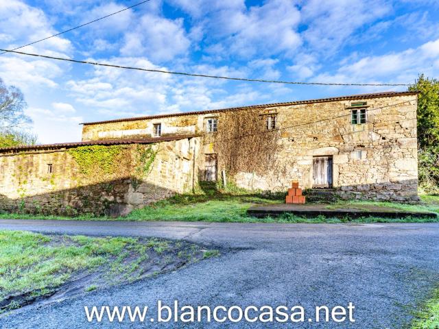 COJUNTO de CASAS con terreno para reformar en CERCEDA A CORUÑA