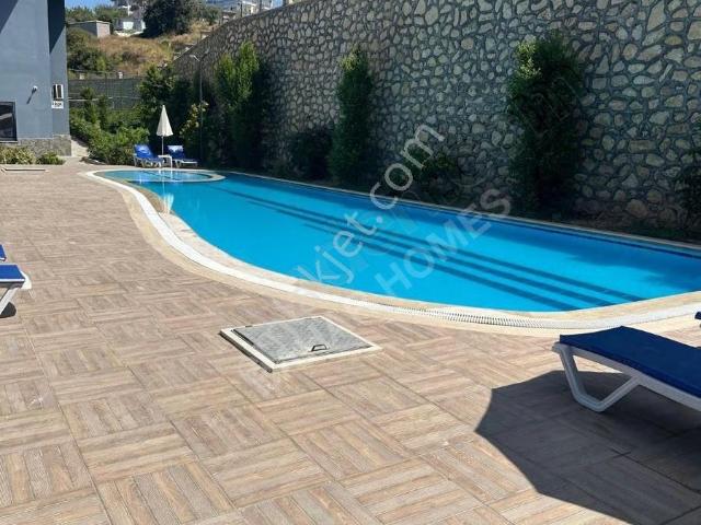 Cok Geniş Ve Ferah Denize 800 Metre Alış Veriş Merkezi Yani Satı