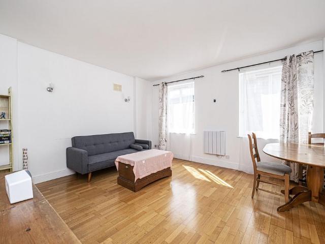 Coke Street, Aldgate, London, E1 1 bed flat to rent £3,500 pcm £808 pw