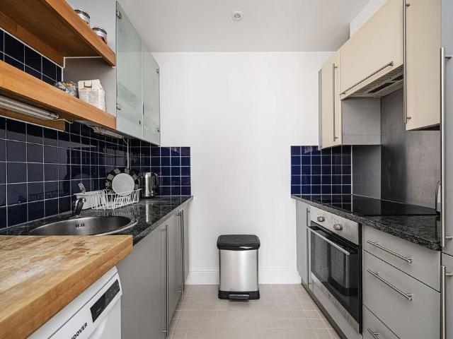 Coke Street, Aldgate, London, E1 1 bed flat to rent £2,400 pcm £554 pw
