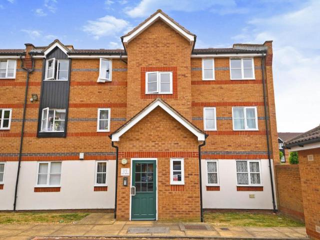 Colt Mews, Enfield, EN3 1 bed flat to rent £1,250 pcm £288 pw
