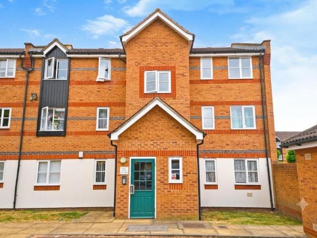 Colt Mews, Enfield, EN3 1 bed flat to rent £1,275 pcm £294 pw