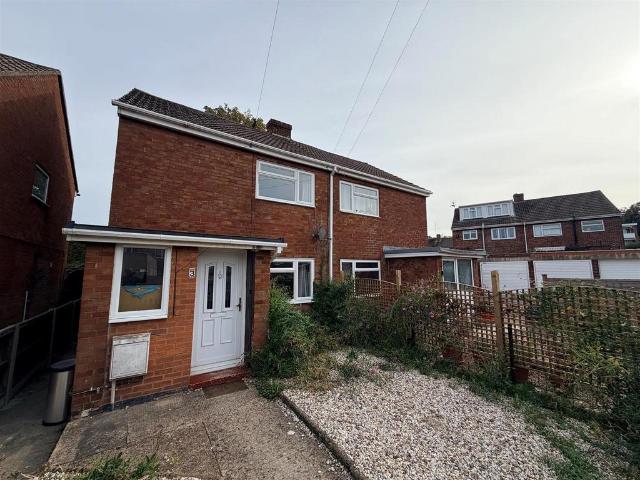 Coltham Close Charlton Kings Cheltenham 2 bed house to rent £1,200 pcm £277 pw
