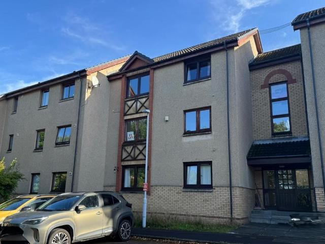Colton Court, Dunfermline KY12 2 bed flat to rent £825 pcm £190 pw