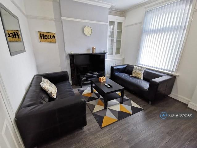 Colton Road, Armley, Leeds, LS12 3 bed terraced house to rent £1,000 pcm £231 pw