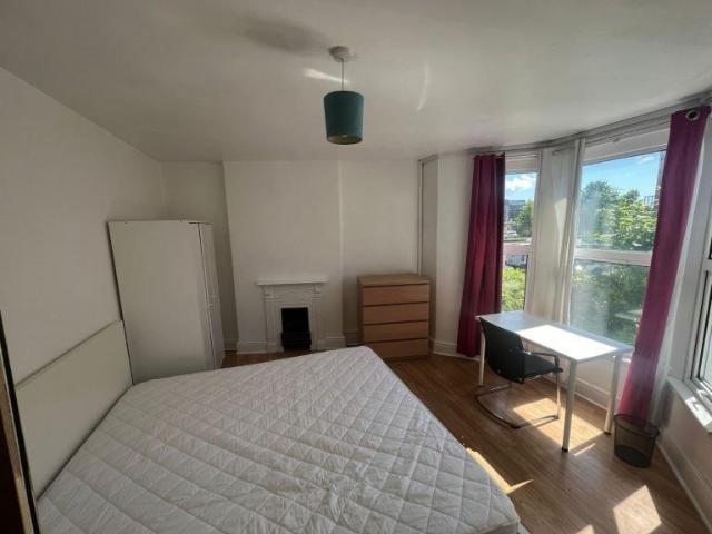 Colum Place, Cardiff CF10 1 bed in a house share to rent £695 pcm £160 pw