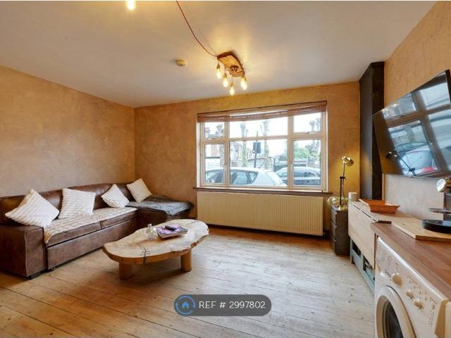 Columbia Avenue, Edgware, London HA8, 1 bed flat to rent, £1,650 pcm | PrimeLocation