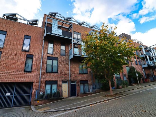 Columbia Place, Campbell Park, Milton Keynes, Buckinghamshire MK9, 4 bed town house to rent, £1,950 pcm | PrimeLocation