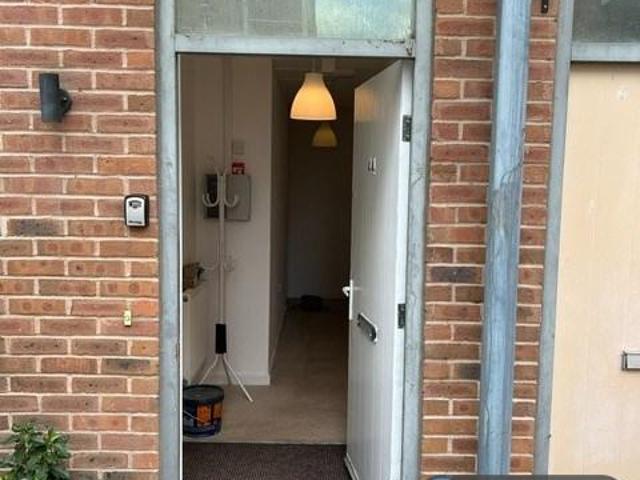 Columbia Place, Milton Keynes, MK9 4 bed terraced house to rent £2,050 pcm £473 pw