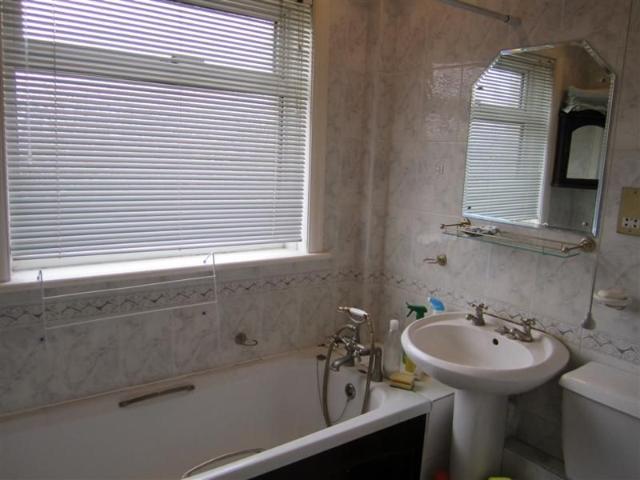 Columbia Road, Bournemouth BH10, 2 bed flat to rent, £1,250 pcm | PrimeLocation