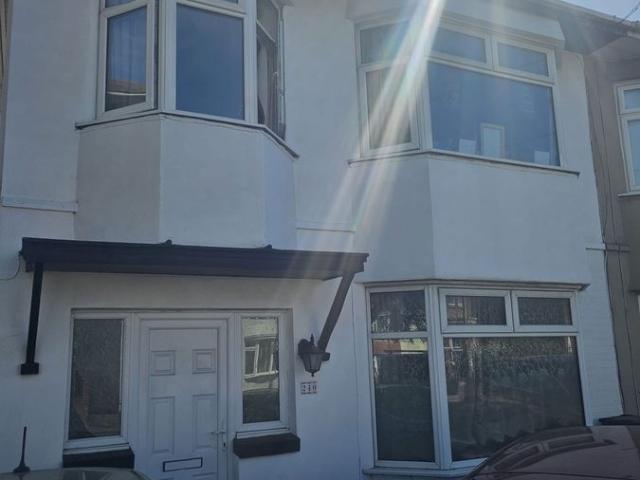 Columbia Road, Bournemouth BH10, 5 bed property to rent, £2,500 pcm | PrimeLocation