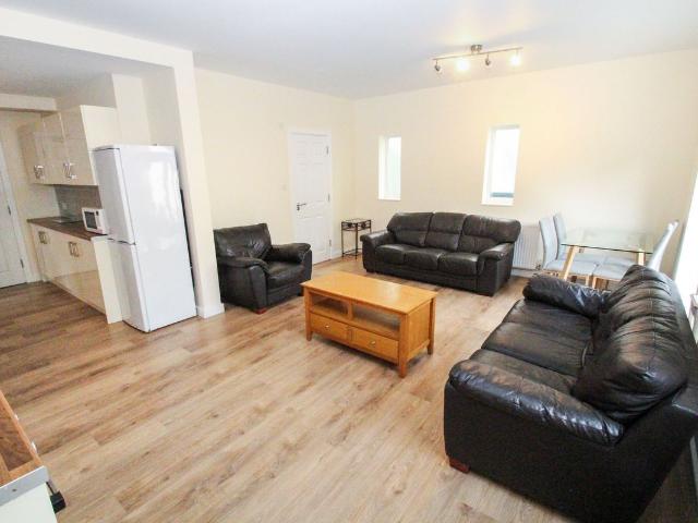 Columbia Road, Bournemouth BH10, 6 bed property to rent, £3,300 pcm | PrimeLocation