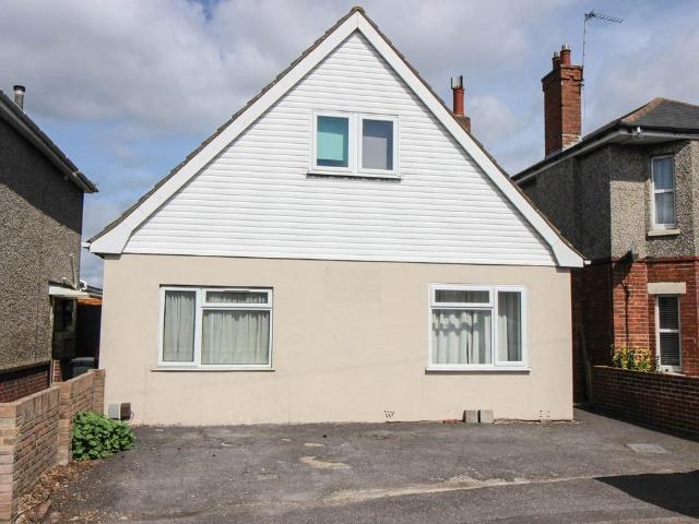 Columbia Road, Bournemouth, Dorset, BH10 5 bed detached house to rent £1,600 pcm £369 pw