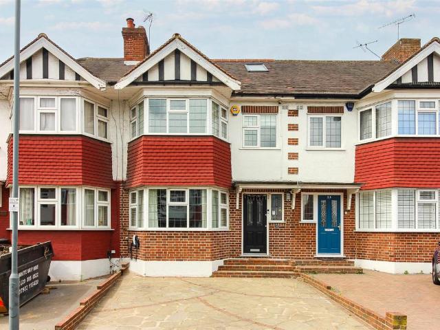Colvin Gardens, Wanstead, E11 4 bed terraced house to rent £2,950 pcm £681 pw