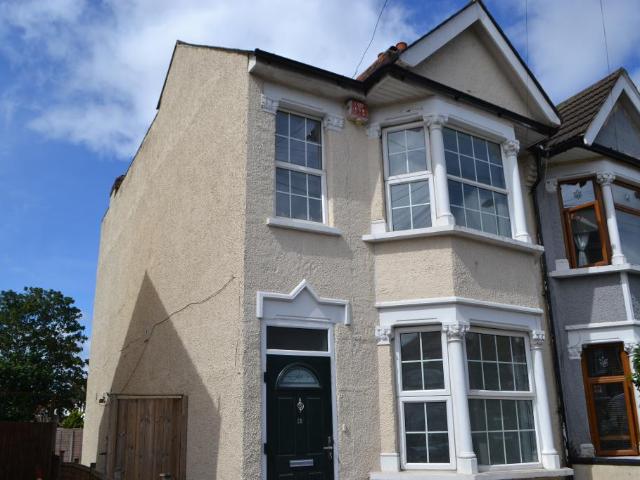 Colvin Road, Thornton Heath, London. 4 bed semi detached house to rent £2,300 pcm £531 pw