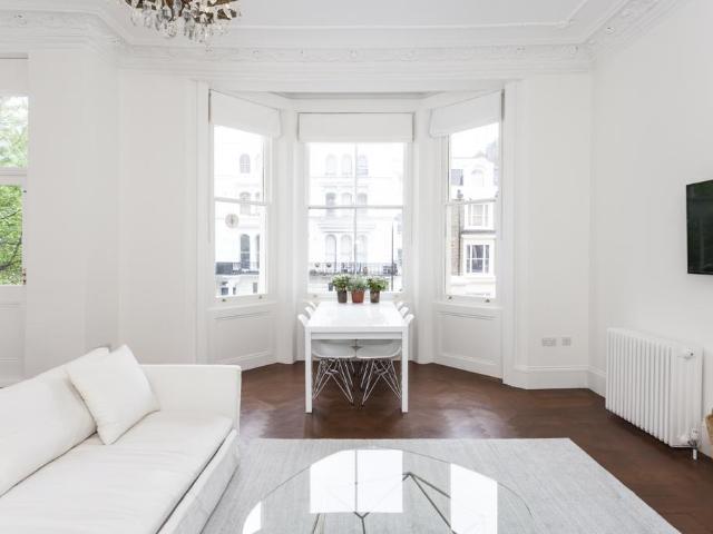 Colville Road London W11 2 bed flat to rent £5,633 pcm £1,300 pw