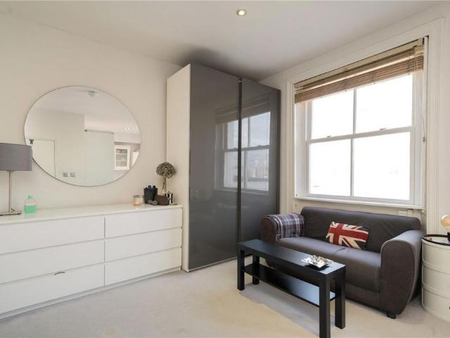 Colville Square, London W11 Studio to rent £2,100 pcm £485 pw